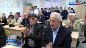 В Хазнидонской школе открыли мемориальную доску в память об учителе физики Авдии Бетанове