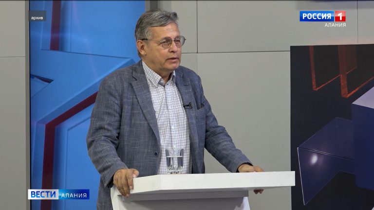 Заслуженный журналист России, видный организатор, общественный и политический деятель Рифат Сабитов отмечает юбилей