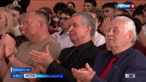 Базарадон-экономикон колледжы студенттæ фембæлдысты Уæрæсейы адæмон артист Козаты Зелимханимæ