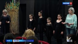 Ирон театры сывæллæтты театралон студийы кæстæр къорды архайджытæ радтой фæлварæн
