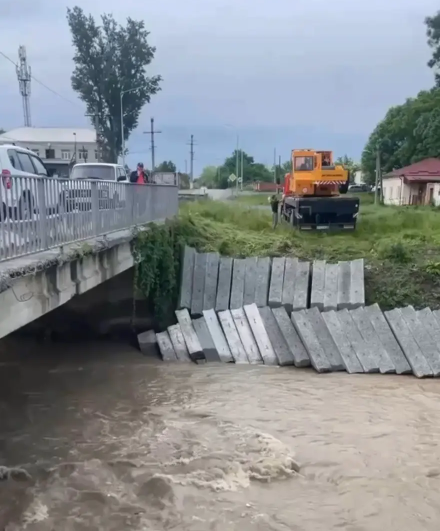 Последствия паводка в Зильги, где после дождей вышла из берегов река Камбилеева, устранены