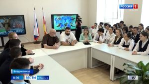 Дзæуджыхъæуы 11-æм скъолайы ахуырдзаутæн фембæлд уыди Тасойты Иналимæ æмæ Тменаты Тамерланимæ