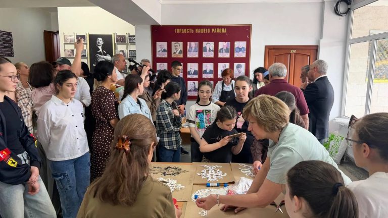 Культурно-просветительский благотворительный проект «Художники- детям гор» стартовал в Ирафском районе