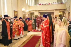 Сергей Меняйло поздравил архиепископа Герасима и всех православных верующих с 15-летием со дня воссоздания Владикавказской епархии