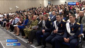 В гимназии «Диалог» наградили педагогов и учеников класса Росгвардии