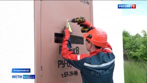 В преддверии летних каникул энергетики проверяют состояние трансформаторных подстанций и ЛЭП рядом со школами и детскими лагерями