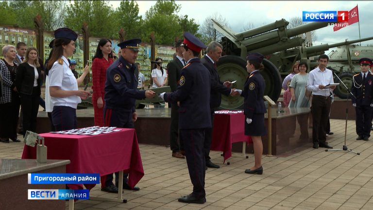 На мемориале «Барбашово поле» прошла церемония принятия присяги учащимися кадетских классов СКР