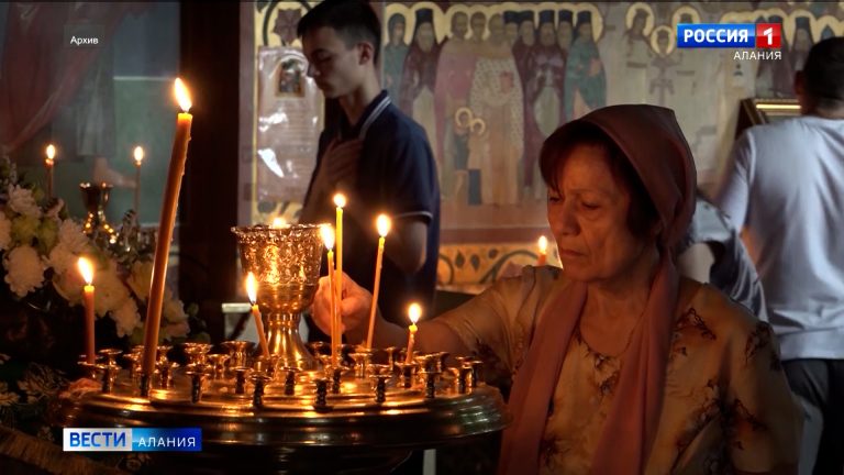 Православные отмечают один из главных христианских праздников – День Святой Троицы