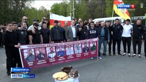 Во Владикавказе встретили осетинских борцов Таймураза Салказанова, Владислава Байцаева и Батырбека Цакулова