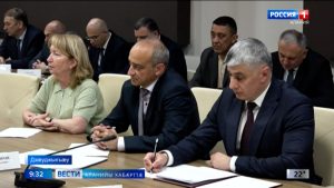 Республикæйы донивылдтыты ныхмæ цы куыстытæ конд æрцыд æрвылкъуырион аппаратон æмбырды радзырдта цæрæнуæтты-коммуналон хæдзарады министр Хъараты Тимур