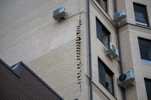 Аварийные работы в доме на ул. Алагирской начнутся после согласования проекта в Минстрое
