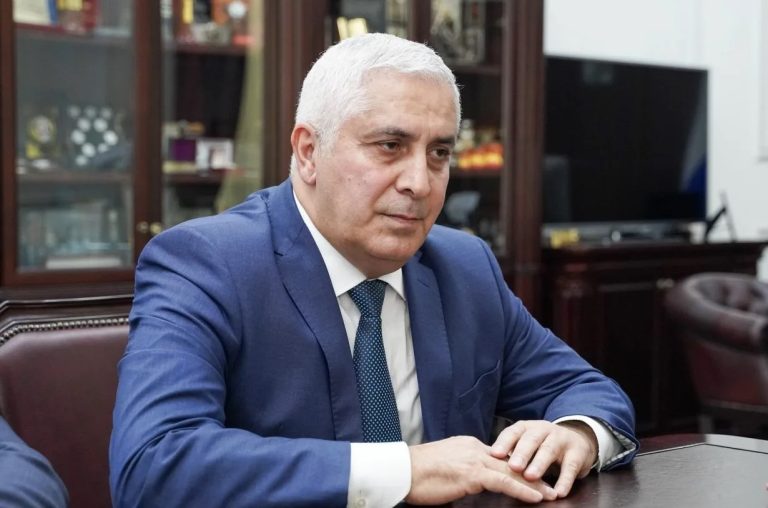 Сергей Меняйло поздравил Марата Камболова с назначением на должность председателя правительства Южной Осетии