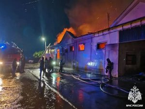В Майском ночью сгорело здание бывшей пекарни