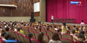 Во Дворце детского творчества прошел конкурс хоровых песен народов России «Битва хоров» детского лагеря «Фидан»