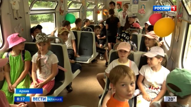 412 юных железнодорожников проходят летнюю практику на Владикавказской детской железной дороге