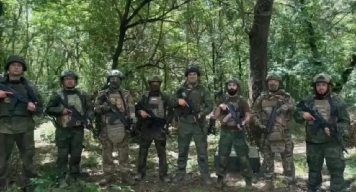 Военнослужащие 166-го мотострелкового полка имени И.А. Плиева поздравили жителей Северной Осетии с Днём России