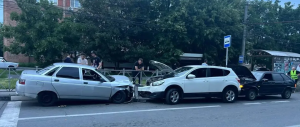 Во Владикавказе подросток за рулем устроил ДТП с участием трёх автомобилей