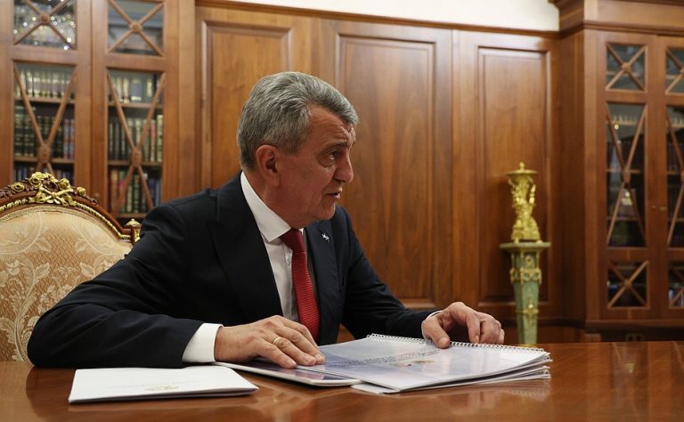 60% выпускников программы «Доблесть Осетии» уже трудоустроено – доложил Меняйло Путину  