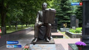 На Аллее Славы состоялось открытие памятника Булату Газданову