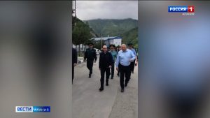 Первый заместитель руководителя администрации президента Сергей Кириенко осмотрел автомобильный пункт пропуска Нижний Зарамаг