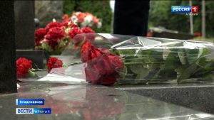 Церемония возложения цветов прошла у мемориала Солтанбеку Таболову на Аллее Славы