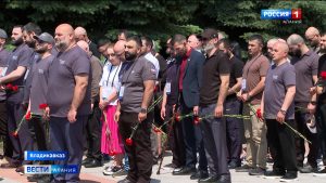 Участники просветительской сессии «Наследие. Развитие. Единство» почтили память героев Великой Отечественной войны.