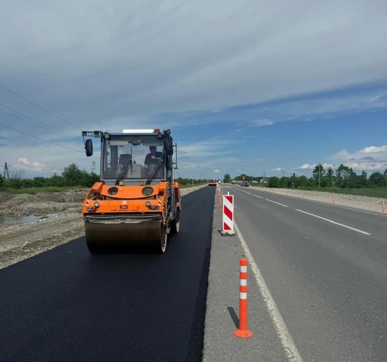 Дорожники готовят основания для устройства дополнительных полос на региональной дороге Осетии Владикавказ – Ардон – Чикола – Лескен
