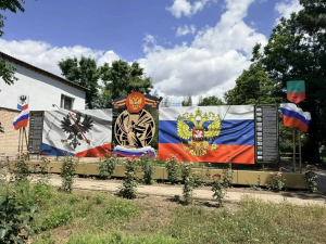 Строители Северной Осетии завершили работы по реставрации центральной стелы в пгт Черниговка Запорожской области