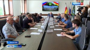 Выездное заседание Совета парламента прошло в Кировском районе