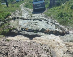 Сель повредил дорогу и водопровод в высокогорном селении Камата