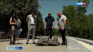 Депутаты Собрания представителей Владикавказа от партии «Единая Россия» проверили ход работ на набережной реки Терек
