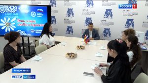 Супружеские пары в День любви, семьи и верности поздравили в региональном отделении партии «Единая Россия»