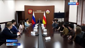Сергей Меняйло встретился с выпускниками учебных заведений Северной Осетии – участниками праздника «Алые паруса»