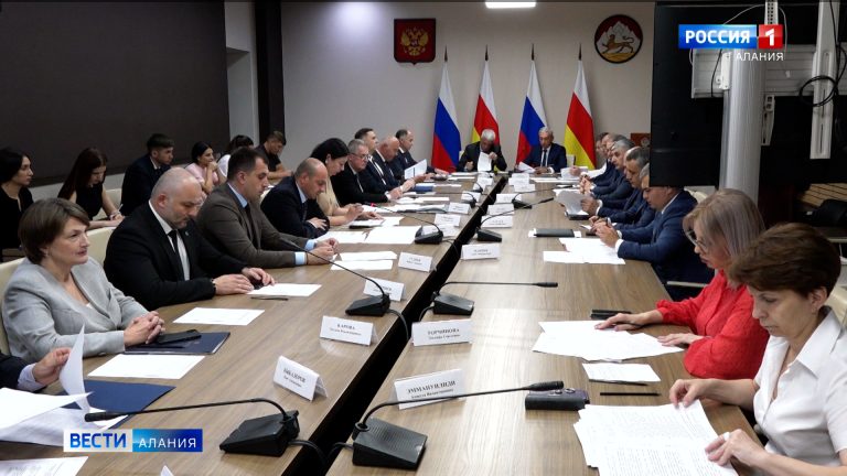 Борис Джанаев и заместитель полпреда президента в СКФО Владимир Надыкто провели совещание по реализации нацпроектов в Северной Осетии
