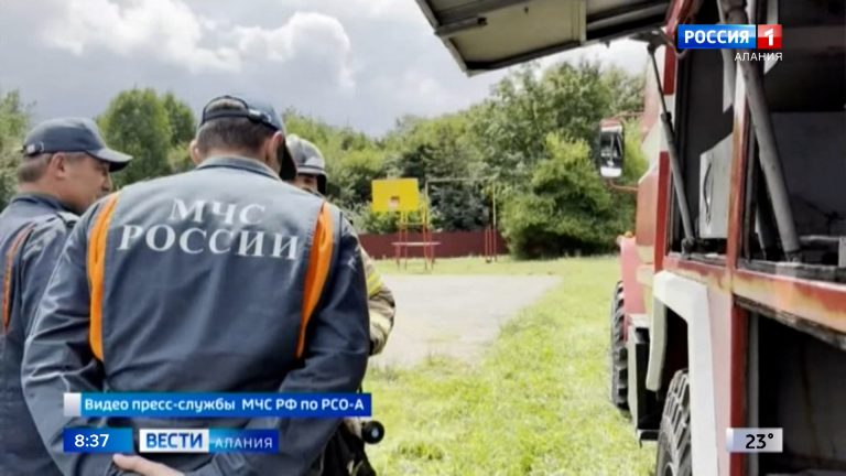 Праздник безопасности провели сотрудники МЧС в лагере «Урсдон»