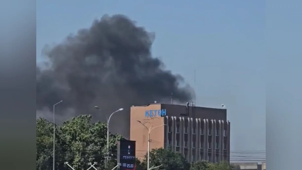 Пожарные ликвидируют возгорание на заводе «Кетон»