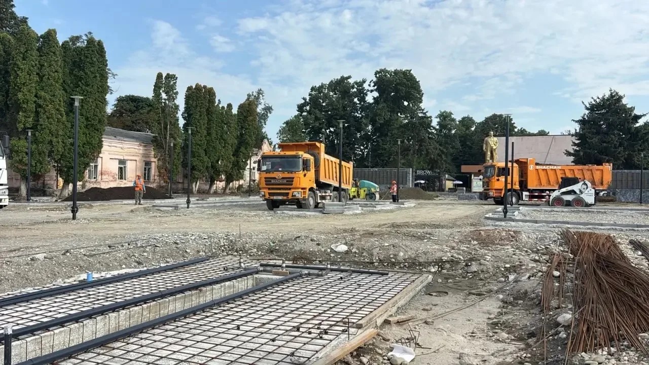 На центральной площади Ардона начали монтаж фонтана