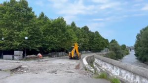 Продолжается благоустройство набережной Терека от Кировского до Чкаловского мостов
