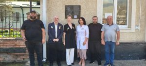 Мемориальную доску памяти легендарного военного медика Анатолия Верховцева открыли в Верхнем Фиагдоне