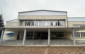 В Октябрьском продолжается капитальный ремонт Дворца культуры