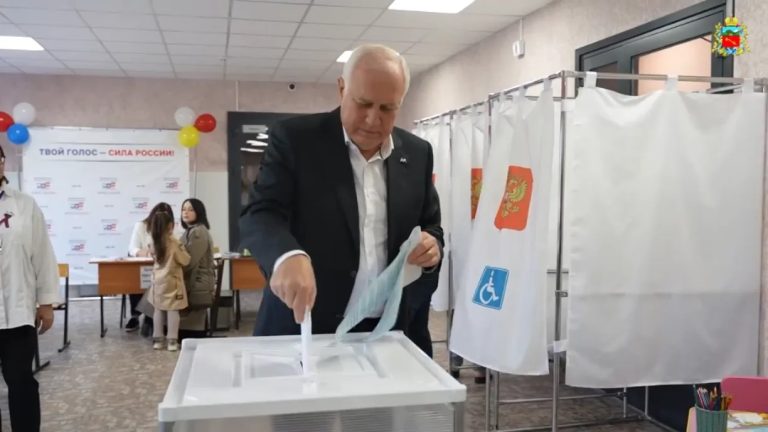 Вячеслав Мильдзихов проголосовал на участке №283 во Владикавказе
