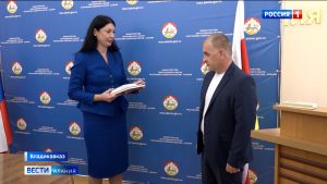 Минобрнауки Северной Осетии передало учебники по осетинскому языку и литературе школам КБР и КЧР