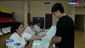 Выборы депутатов Госдумы РФ продолжаются: репортажи с избирательных участков