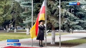 В Южной Осетии отметили День государственного флага