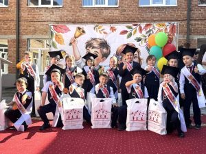 Первоклассники Северной Осетии получили подарки от главы республики Сергея Меняйло