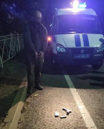 Полицейские обезвредили мужчину с оружием и гранатой во Владикавказе