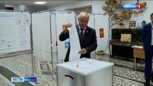 Таймураз Тускаев проголосовал на выборах депутатов Госдумы