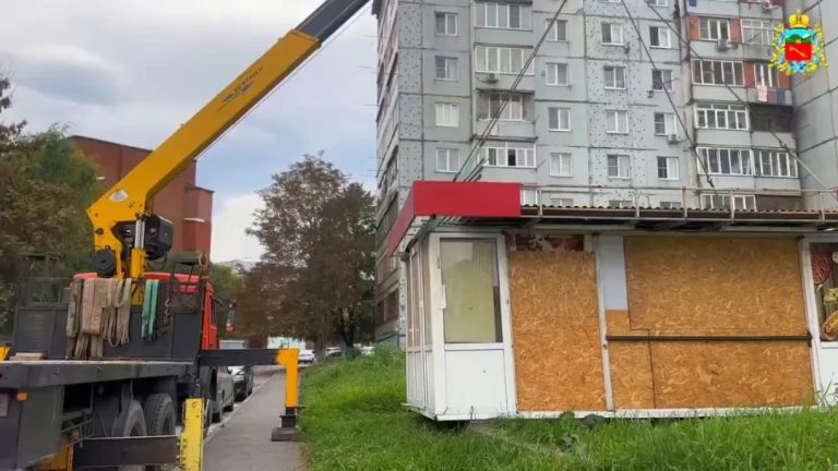 Во Владикавказе демонтировали очередной незаконно установленный торговый объект