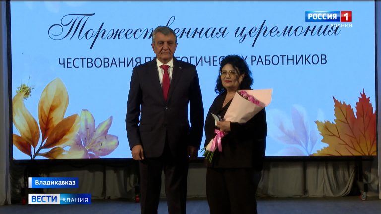 Сергей Меняйло вручил награды работникам системы образования республики