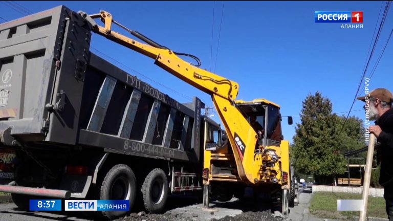 На улице Земнухова во Владикавказе меняют водопроводные трубы